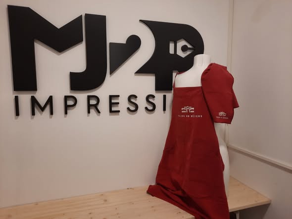 Torchons et tabliers brodés pour les Halles - MJ2R Impression